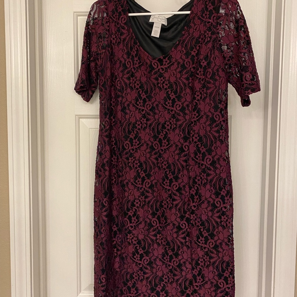 Jessica Simpson maternity dress, maroon.